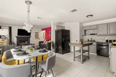 Main picture of 1562 Parkfield Cir