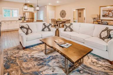 Main picture of 15 Grove Cir