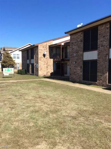 Main picture of Three Oaks Apartments