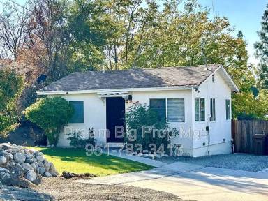 Main picture of 1325 Center Dr