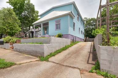 Main picture of 930 Park Ave SE