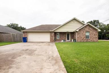 Main picture of 3913 Central Blvd