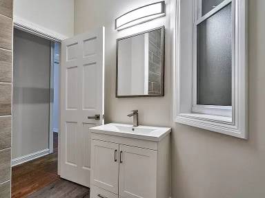 Main picture of 2706 W Warren Blvd
