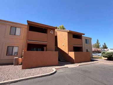 Main picture of 825 S River Dr