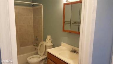 Main picture of 928 N Broadway