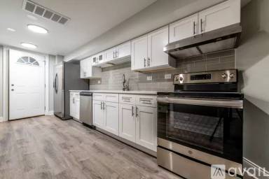 Main picture of 2249 W Taylor St