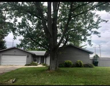 Main picture of 102 W Charter Dr