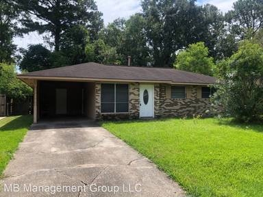 Main picture of 1026 S Stacy Ave