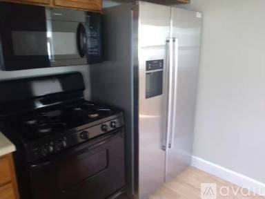 Main picture of 5075 Clay St