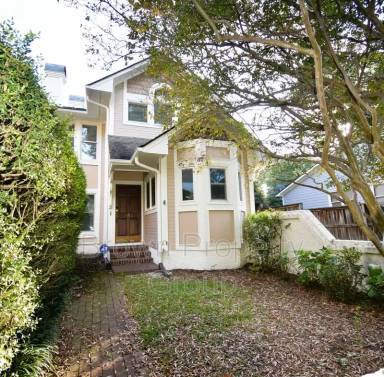 Main picture of 741 Victorian Pl