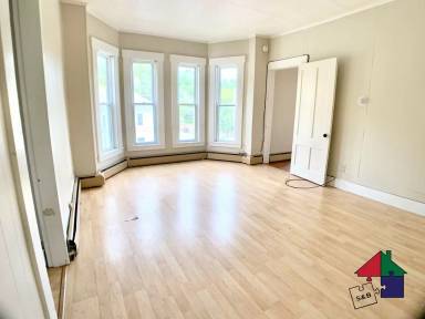 Main picture of 2 Long St