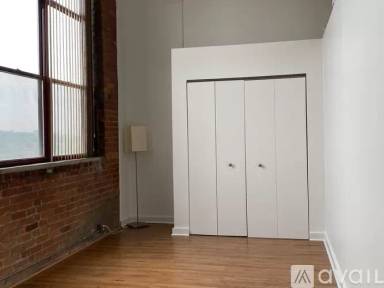 Main picture of 5850 Centre Ave