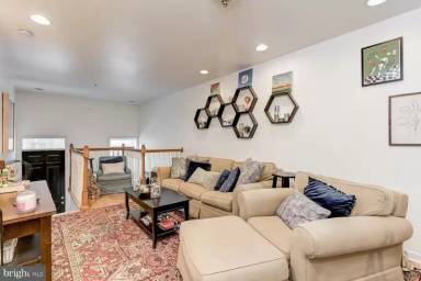 Main picture of 1019 S Streeper St