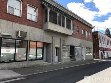 Main picture of 112 E Spring St