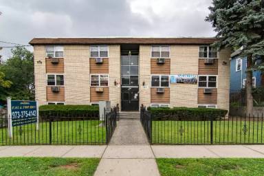 Main picture of 204 Cleveland St