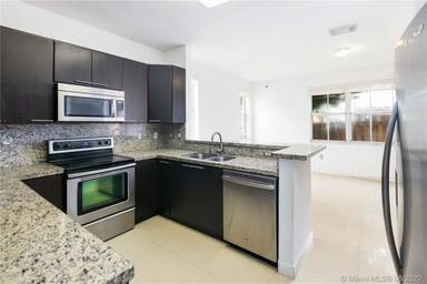 Main picture of 10806 NW 84th Ln