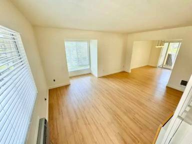 Main picture of 7958 Mission Center Ct