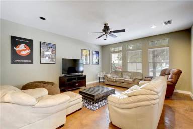 Main picture of 4500 Avenue C