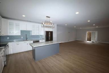 Main picture of 1005 Kalaris Pl SE