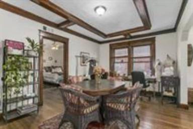Main picture of 304 W 34th St