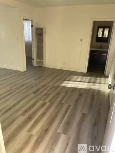 Main picture of 925 Mills Ave
