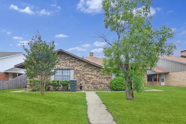 Main picture of 5210 Davy Crockett St