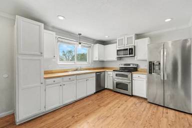 Main picture of 9416 Jason Way