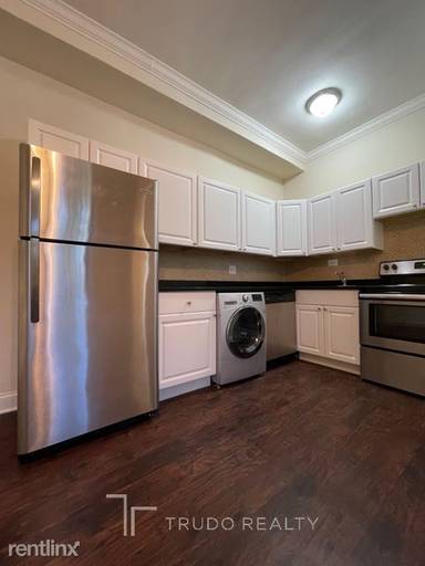 Main picture of 3345 N Marshfield Ave
