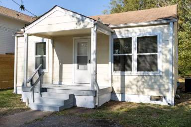 Main picture of 1503 E 18th St