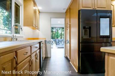 Main picture of 16183 SE 42nd St
