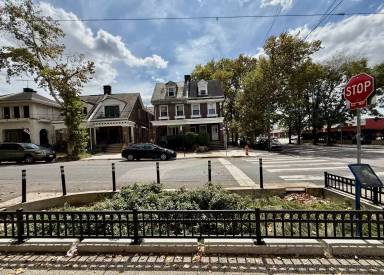 Main picture of 2134 W Shunk St