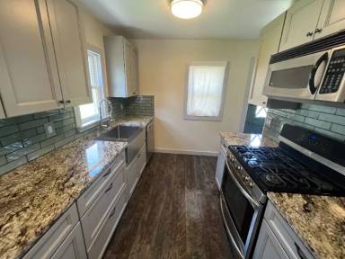 Main picture of 882 Weeks Ave SE