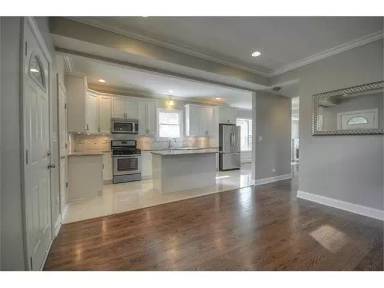 Main picture of 5037 W Waveland Ave