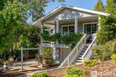 Main picture of 3403 Helix St