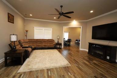 Main picture of 124 Floyd McNeal Dr