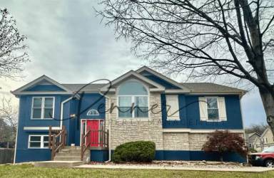 Main picture of 4701 NW Pennington Ln