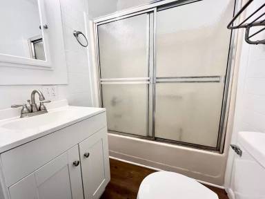 Main picture of 1319 Moore St