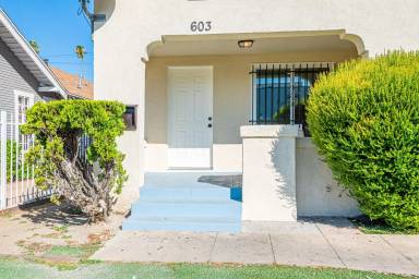 Main picture of 601 W 49th St