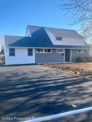 Main picture of 17 Roundwood Ln