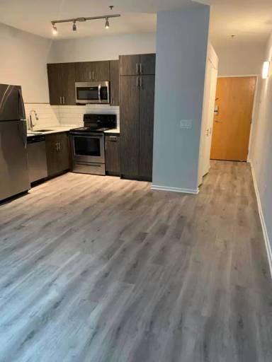 Main picture of 190 W Lake St