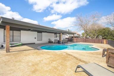 Main picture of 5006 Wedgewood Dr