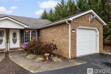 Main picture of 315 Old Franklin Pl
