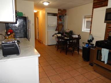 Main picture of 135 Orleans St