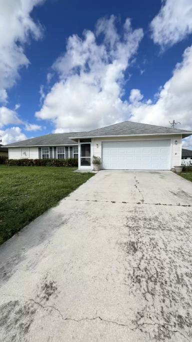 Main picture of 3518 SW 8th Ct