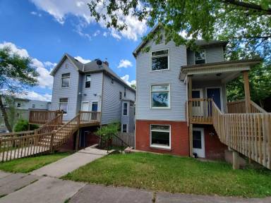 Main picture of 421 N 1st Ave W