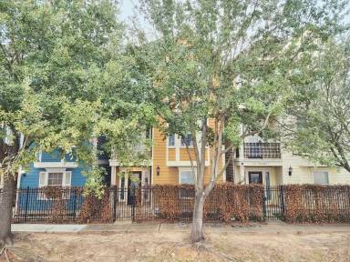 Main picture of 219 W 27th St