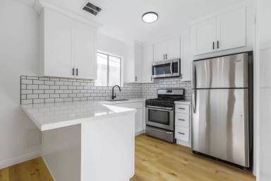 Main picture of 8638 Cashio St