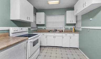 Main picture of 1009 N Moore Rd