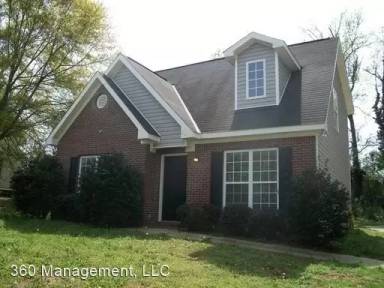 Main picture of 810 Lakeview Dr