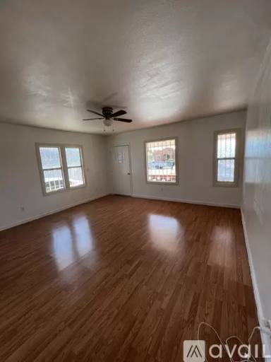 Main picture of 615 W 53rd St